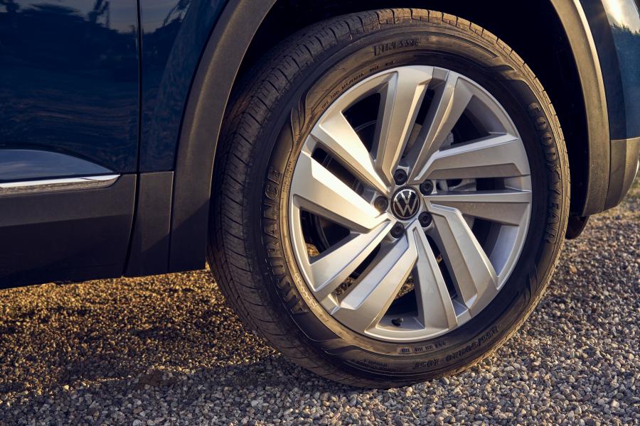 Колеса Volkswagen Atlas V6 2020 года  (фото 15 из 22)